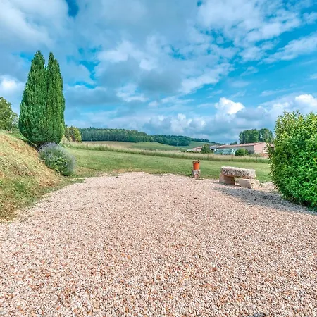 In Champagne With Farm Views *